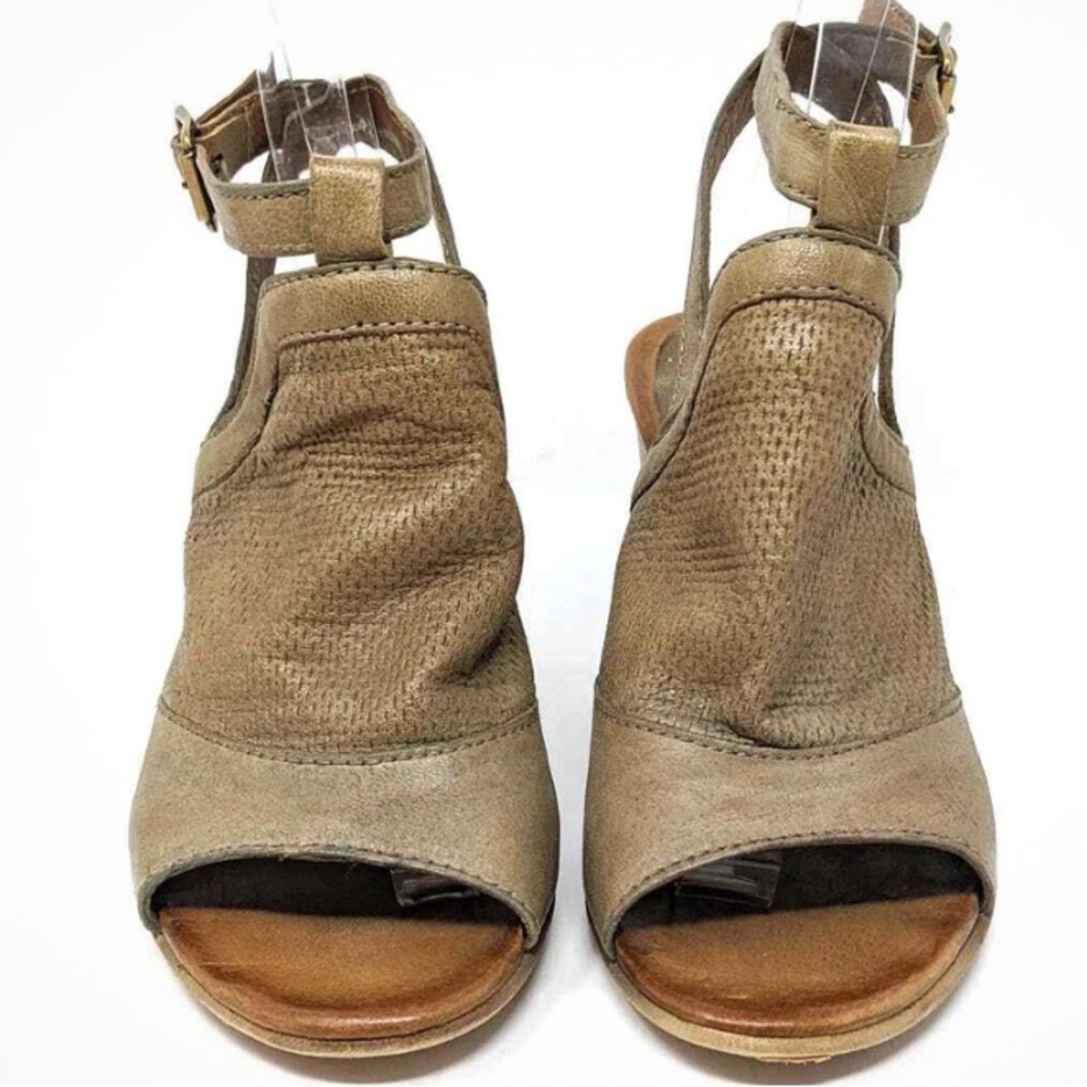 Miz Mooz Womens Shiloh Tan Peep Toe Ankle Strap Block Chunky Wood Heel Sandals